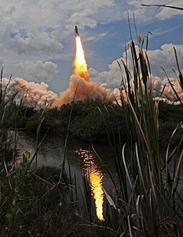 The US space shuttle Atlantis lifts off May 11, 2009 at Kennedy Space Center in Florida on the final shuttle mission to service NASA's Hubble Space Telescope. (AFP/File/Stan Honda) 